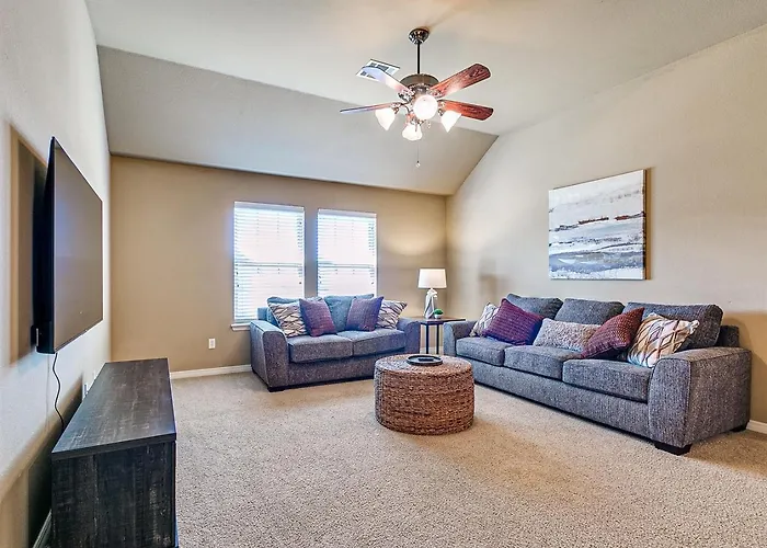 Beautifully Spacious Treasure * Tulsa