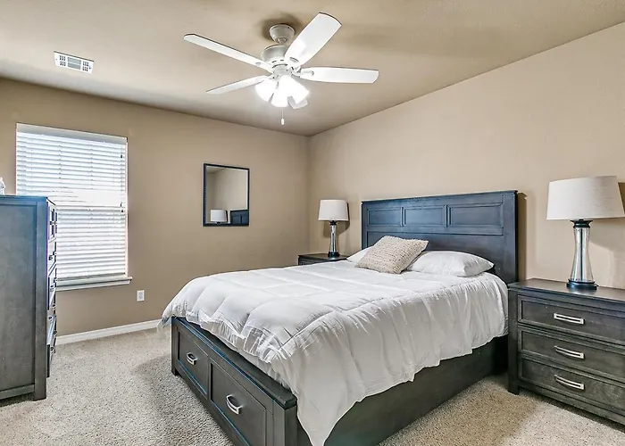 Beautifully Spacious Treasure * Tulsa