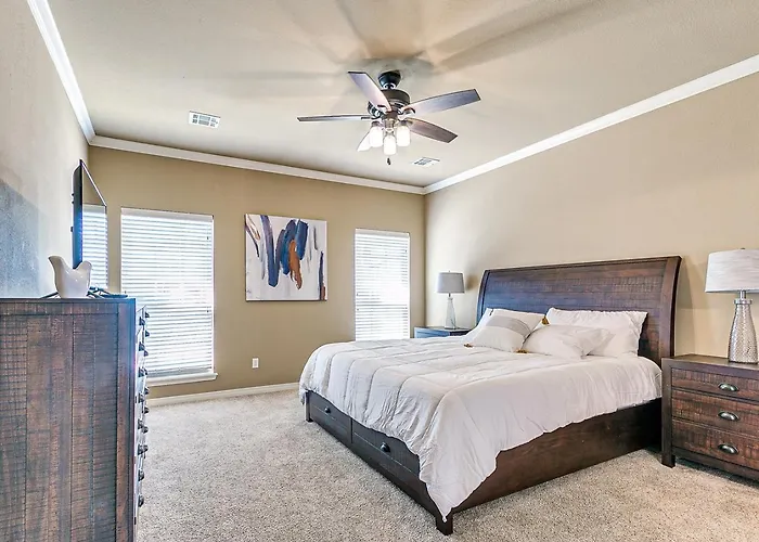 Beautifully Spacious Treasure * Tulsa
